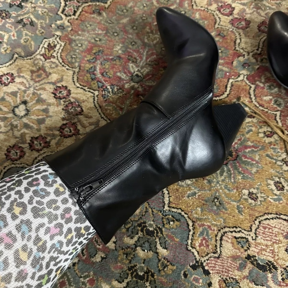 Black Heeled Boots with High Heel and Pointed Toe size 9
